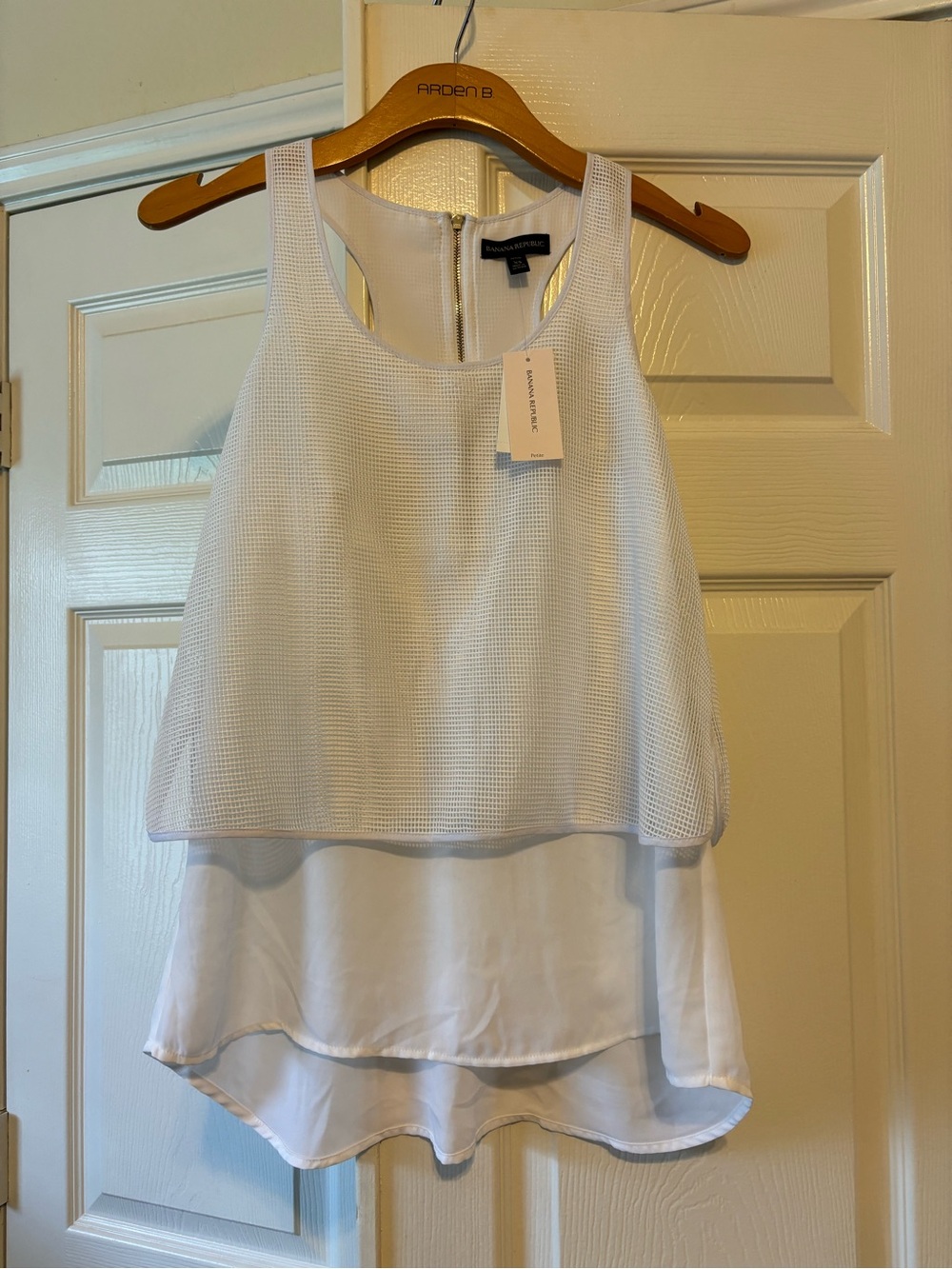 ✨New✨Banana Republic White Layered Mesh & Chiffon Tank